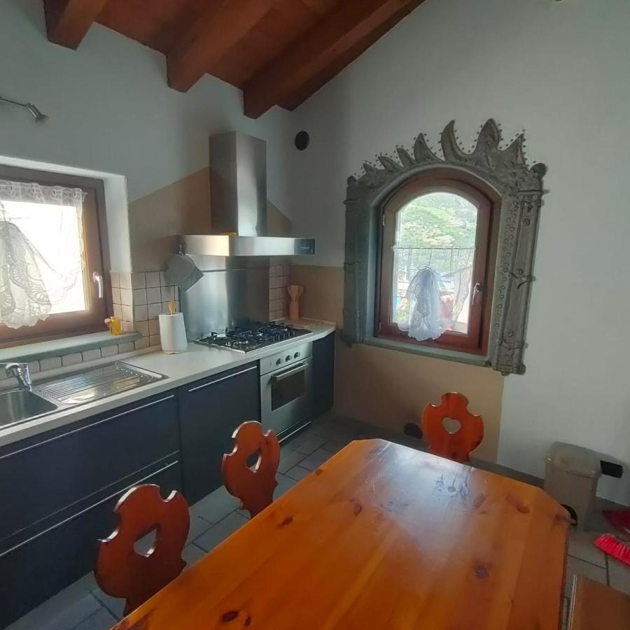 La Maison Lillà Fenis Extérieur photo